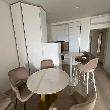 The Pearl Retreat Apartment *